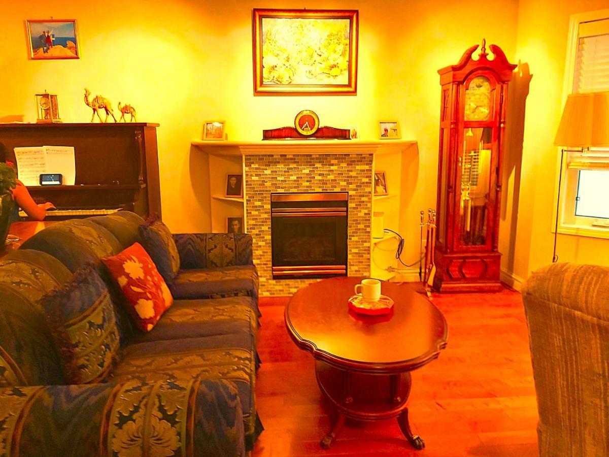 Lovely Comfy Home Private Bath In Central Calgary Luaran gambar
