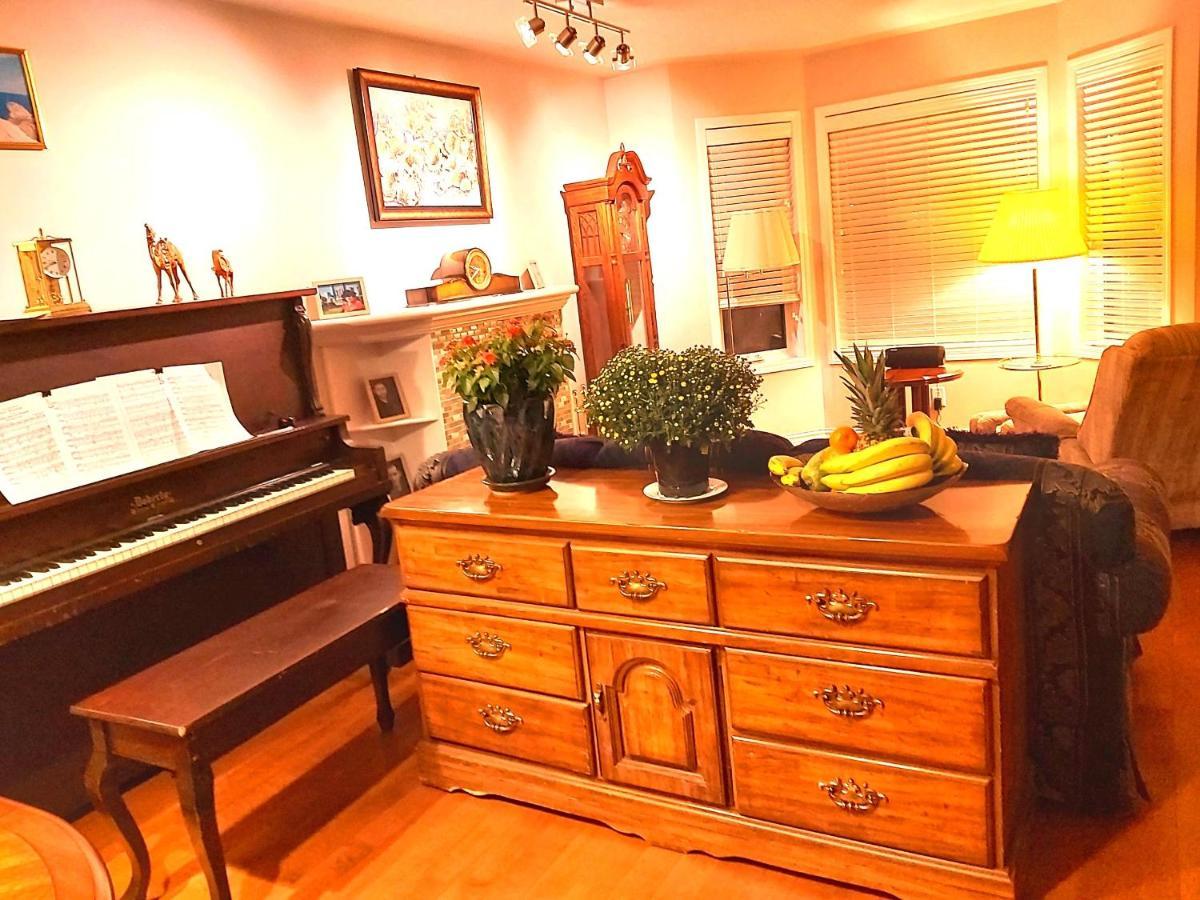 Lovely Comfy Home Private Bath In Central Calgary Luaran gambar