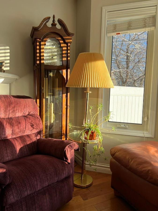Lovely Comfy Home Private Bath In Central Calgary Luaran gambar
