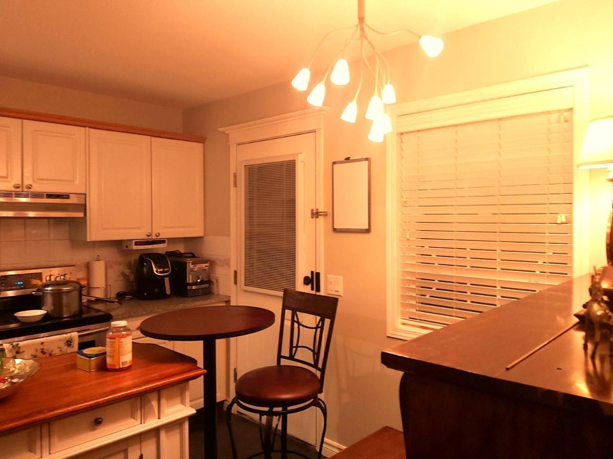Lovely Comfy Home Private Bath In Central Calgary Luaran gambar
