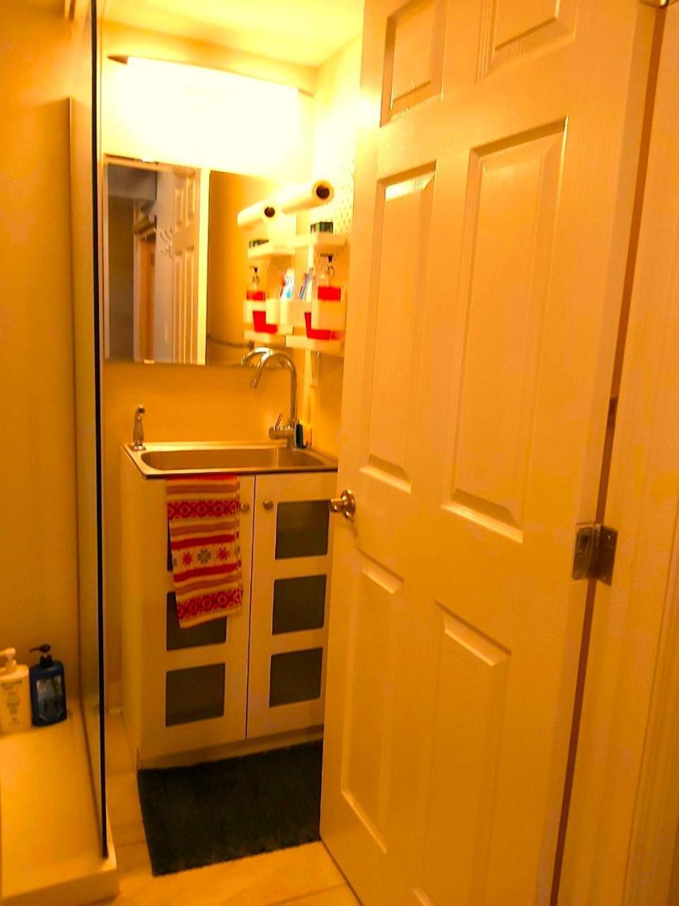 Lovely Comfy Home Private Bath In Central Calgary Luaran gambar