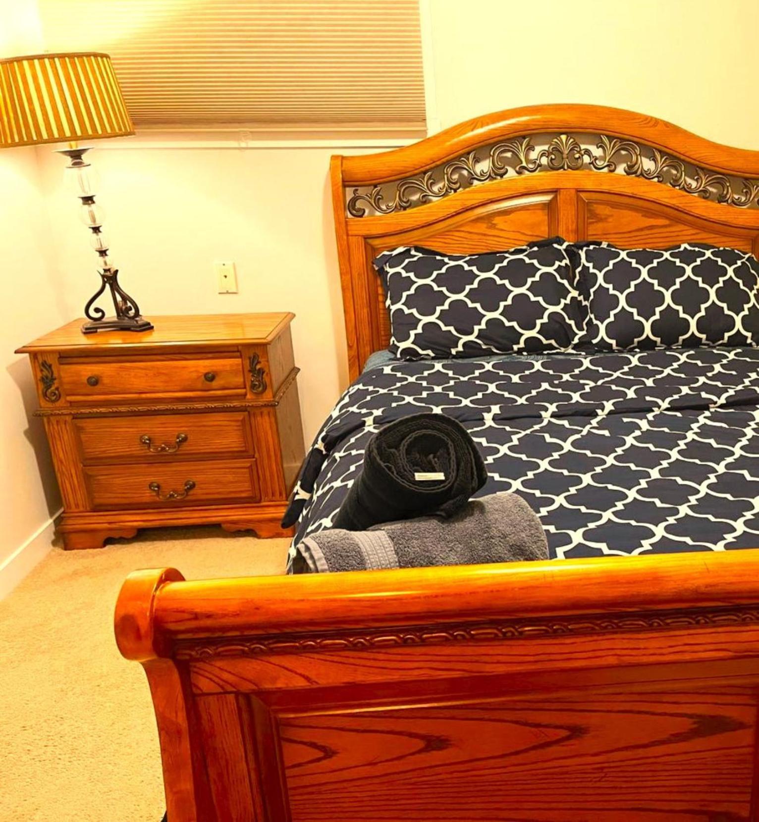 Lovely Comfy Home Private Bath In Central Calgary Luaran gambar