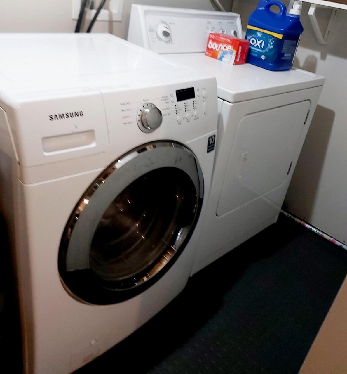 Lovely Comfy Home Private Bath In Central Calgary Luaran gambar